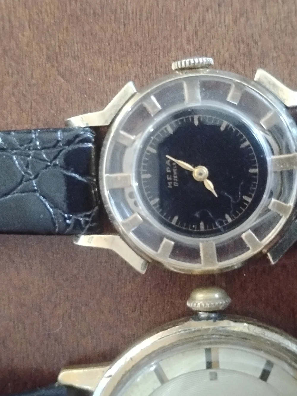 Vintage Men's Leather Strap Wristwatch - Black and Brown Options